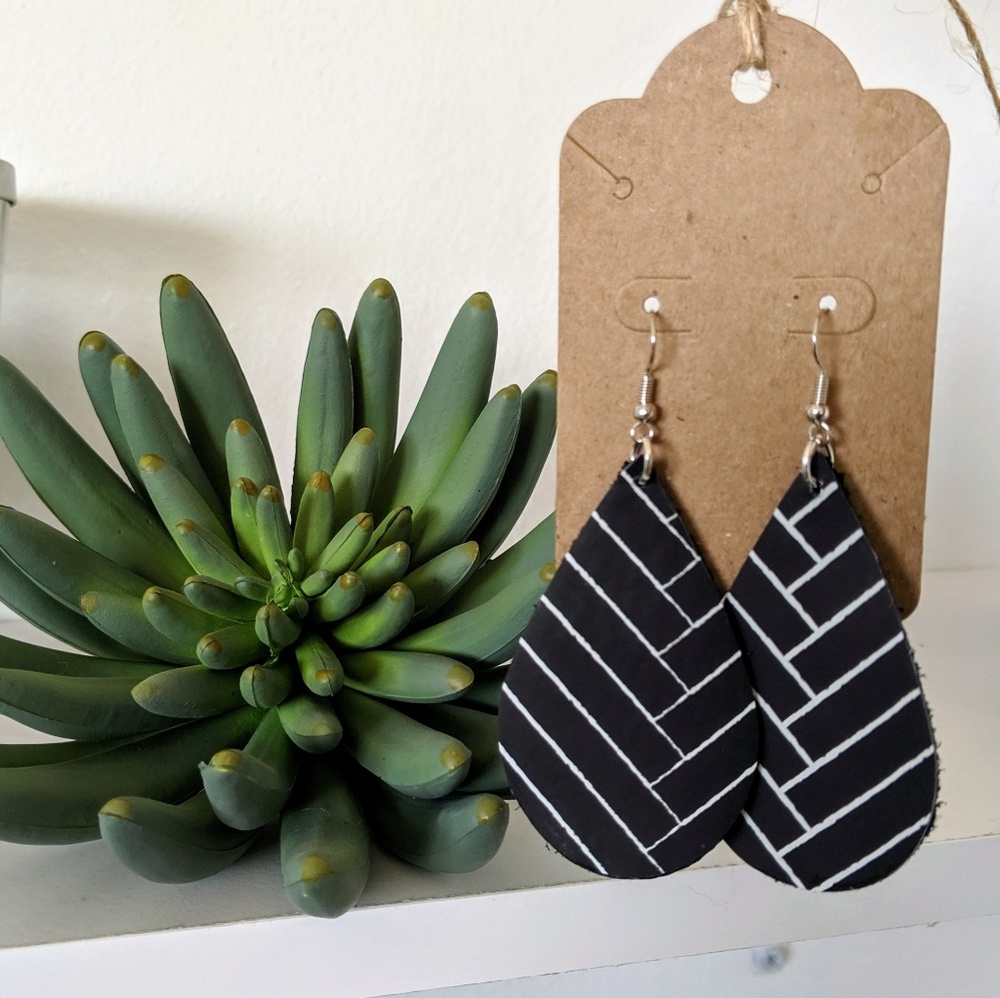 Leather earrings